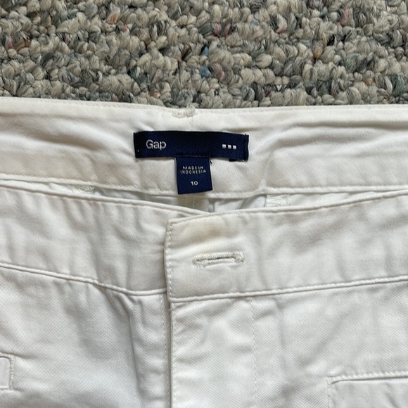 Gap white shorts - Picture 2 of 3